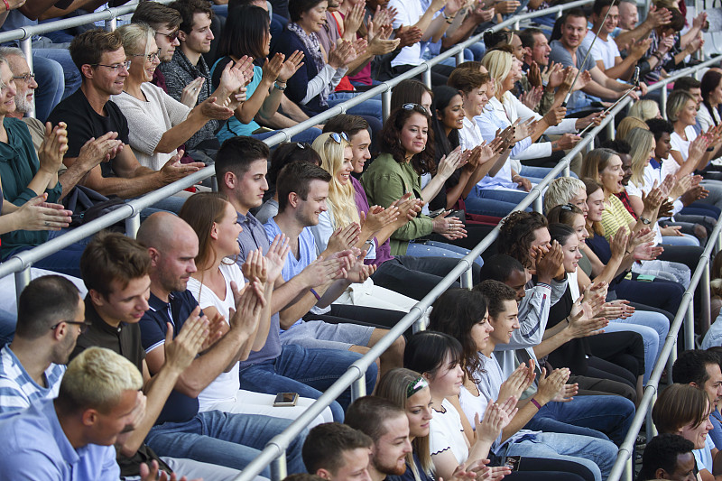 AYX游戏入口-法国队观众热烈欢呼！，字母哥迎来二十赛季出色发挥上演精彩一战的简单介绍