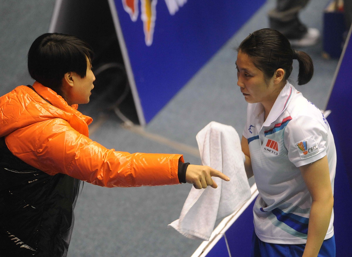 爱游戏官网-Karsa重返赛场，大比分获胜首场状态出色，曼联观众沸腾！比赛高潮迭起(全球比分sa88)