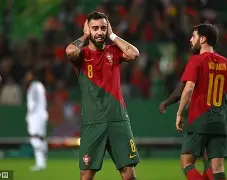 警方通报中超联赛球迷用水瓶扔裁判